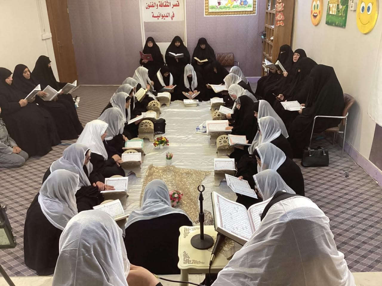 اعلان 
فرصة مجانا 
... للنساء فقط
قال تعالى (يرفع الله الذين آمنوا منكم والذين أوتوا العلم درجات)
تعلن 
مدرسة الانيس النسوية للدراسات الاسلامية والتبليغ الديني في الديوانية 
عن فتح باب القبول للدراسة الحضورية. 
مجانا ...
ـ لإعداد المبلغات  والتدريسيات والمرشدات للحج والعمرة 
وللقيام بأدوار دينية تستند إلى التخصص العلمي ، وفق منهج دراسي متميز  .
وفق المنهج الأساسي في الدراسات الحوزوية ،وعلى أيدي كوادر تدريسية متخصصة.
لذا ندعو بناتنا واخواتنا  إلى المسارعة في التسجيل واستثمار هذه الفرصة.
علما ان الدراسة  يومي الجمعة والسبت فقط  ...
مفردات المنهج الدراسي 
١- الفقه، الرسالة العملية للسيد السيستاني دام ظله 
٢- عقائد 
٤- اللغة العربية والمنطق
٥- الخطابة والتبليغ 
٦-  علوم وأحكام وتلاوة القران الكريم 
٧-  التنمية الذاتية القرانية
٨-  الاسرة القرآنية 
٩-  في السيرة والاخلاق
١٠-  مناسك الحج  .
موزعة على المراحل الدراسية...
الامتيازات
١ ٠ المشاركة في الخدمة التشريفية التطوعية في العتبات المقدسة 
٢. توفير خطوط نقل و الكتب والتدريس للطالبات   .
٣- تتكفل المدرسة  بإقامة دورات مجانية مختلفة لتطوير المهارات في برامج الحاسوب، وفن الخياطة وغيرها.
٤- شهادة معترف بها في الحوزات العلمية.
٥- سفرات  ترفيهية ودينية وعلمية .
٦-  توفر المدرسة مكان خاص لأطفال الطالبات مجهز بالالعاب.
٧- رعاية مبلغاتها حين تخرجهن.
٨- اقامة الملتقيات الثقافية.
للاستفسار اكثر والتسجيل الاتصال على الرقم او واتساب   
***********
او التواصل من خلال صفحة مدرسة الانيس  للدراسات الإسلامية على الفيسبوك.
https://www.facebook.com/share/1DmxjQjpZX/
التلي كرام
https://t.me/hawzhaalanees
شروط القبول 
١- أن لا يقل عمر المتقدمة عن ١٥ سنة ولا يزيد عن ٤٥
سنة 
٢- أن تكون خريجة  متوسطة على أقل تقدير.
‏
