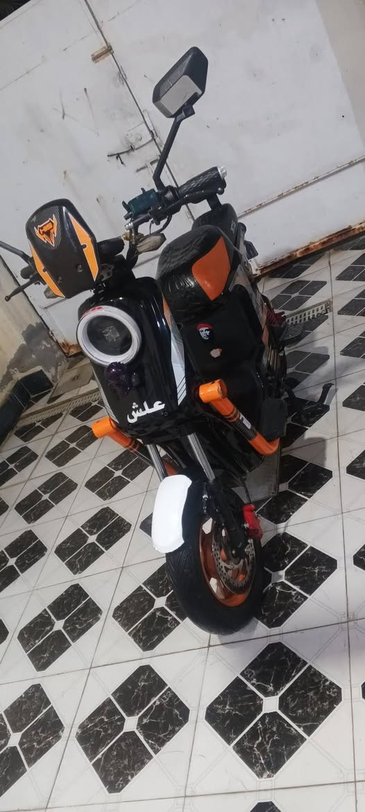 السلام عليكم ورحمة الله وبركاتة دراجه شحن للبيع نضيفه ومرتبه ومابيها اي نقص كامله مكمله عليها تزويد بسيط استان وتعلاكه وسبايدر سكان ورقم الدراجه خمس بطاريات 32 امبير  اربع سرع شاشه تقره اعطال ملف 2000 الياخذها ميذب عليها ربع السعر 450 وبيها مجال المو شراي لا يراسلني الاستفسار ***********
