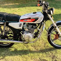 دراجه سيفان موديل 21 محرك ما مفتوح بعده جديد اوراقهه موجوده دراجه نقصه...