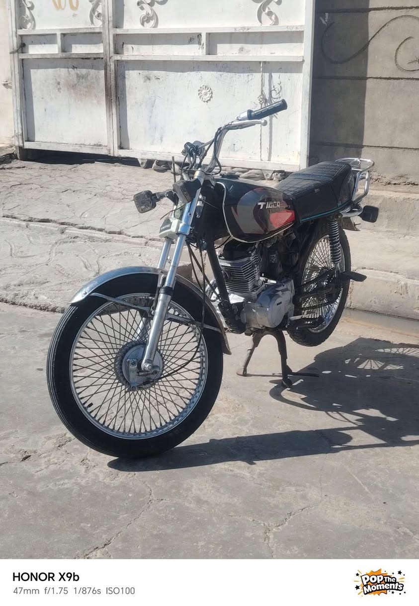 السلام وعليكم درجه البيع نضيفه 2020 محرك مفتوح مبدل بي ولفات فقط درجه حلوه وكعد 350 وبيه مجال الطيبين *********** هذه رقمي
