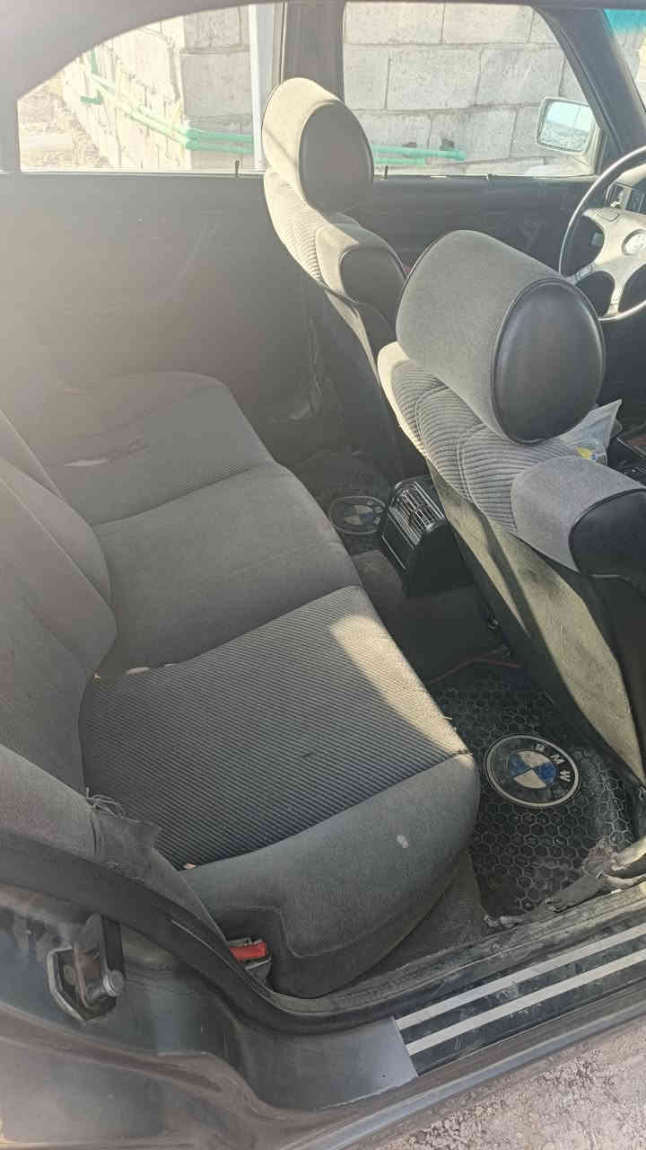 سلام عليكم من رخصه لادمن بي ام للبيع 525وارد يابان مكينه وكير جدد تخم تاير حداده جديده السعر ٥٥ وبيهه مجال عنوان السياره بغداد ***********
