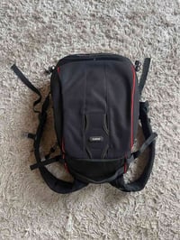 حقيبة كاميرات ومعدات احترافية من Sony للبيع 🎒📸 الحقيبة ممتازة جداً ومر...