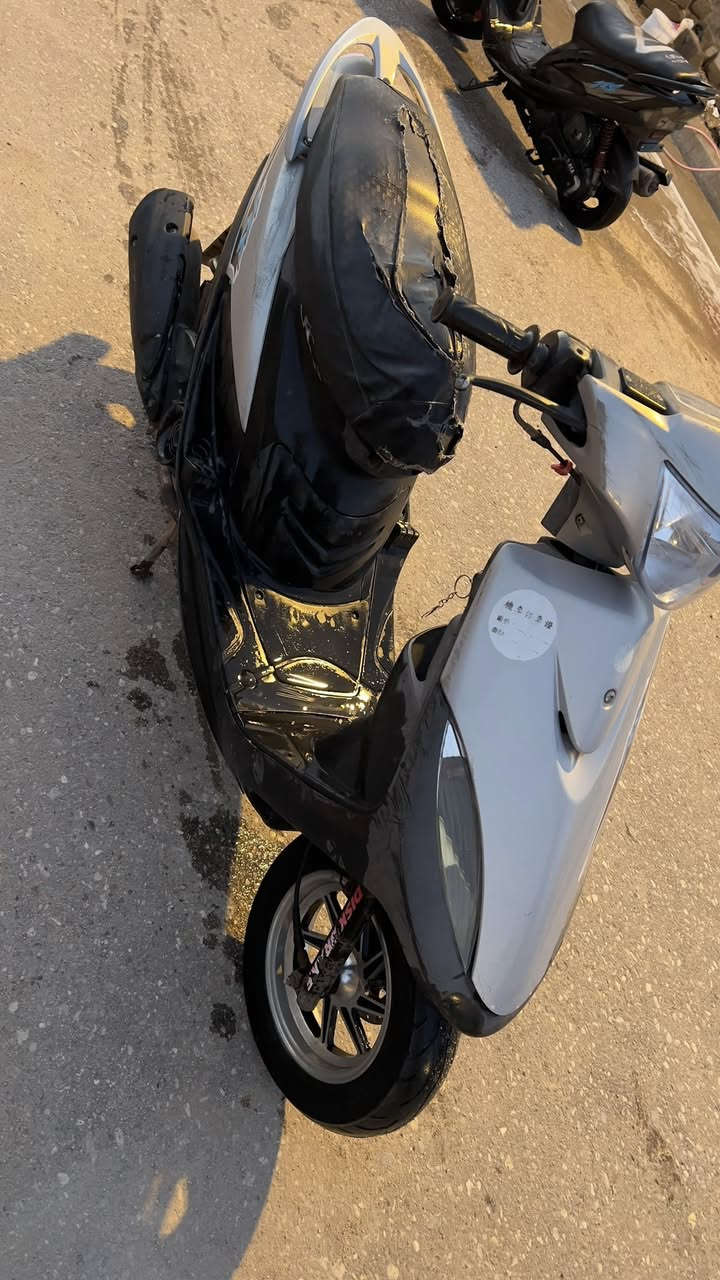 السلام عليكم دراجه ماكس بلاديه كلشي شغال بيها مامفتوحه دراجه نضيفه وحلوه 
سعر 800 وبيها مجال قليل 
مكاني بلقرنه 
*********** واتساب 
*********** شريحه
