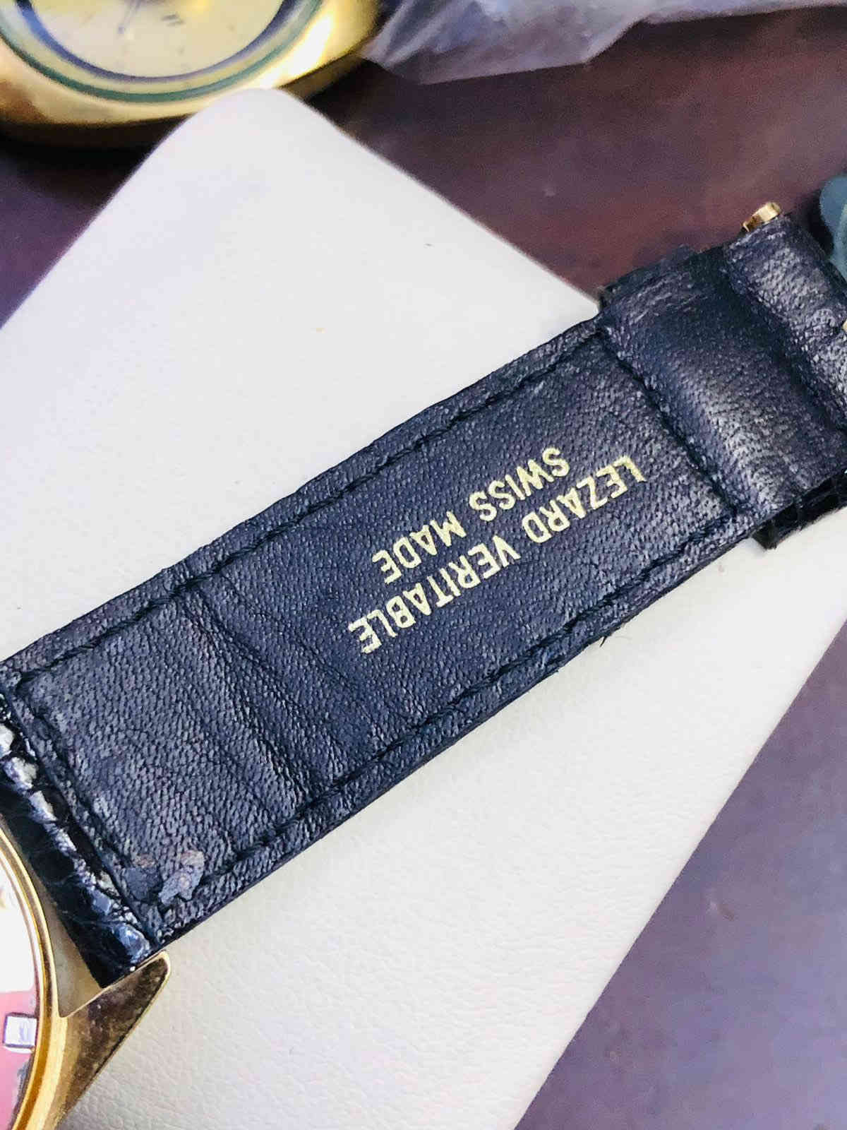 ساعة دليل المسلم ( DALIL) اوتماتيك 
سويسري اصلي انتاج الثمانينات 
تغليف ذهب - بوصله لاتجاه القبلة 
لوك غير مستعملة  
للاتصال ***********
