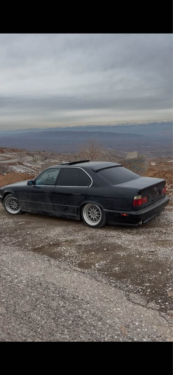 بیئێم 520iبۆ فرۆشتن 
هەمو جیانی سەیارەكە ئیش دەكات بئ مەسرەفە  مەسرەفی تیا نیە گێر مەكینە ئەكسل موسو براوە هەموی بەشەرتە كارەبایەت هەموی بەشەرت دوو جام كارەبایە سلایتە قوفل مەركەزیە ناو فۆرمیكەیە تەبرید ساردوو گەرم ئیش دەكات  
واجیهەی لەگەر دا بەشەرتە واجیهەی بێ كێشەیە 
هەر كەس موشتەریە نامە بنێری لەبو سەحرو شت ئەزیزن 

ئادمین ❤️ شقلاوة, أربيل


**إذا كنت صاحب هذا الإعلان وتريد حذفه لأي سبب، رجاءا أرسل رسالة إلى الدعم الفني**