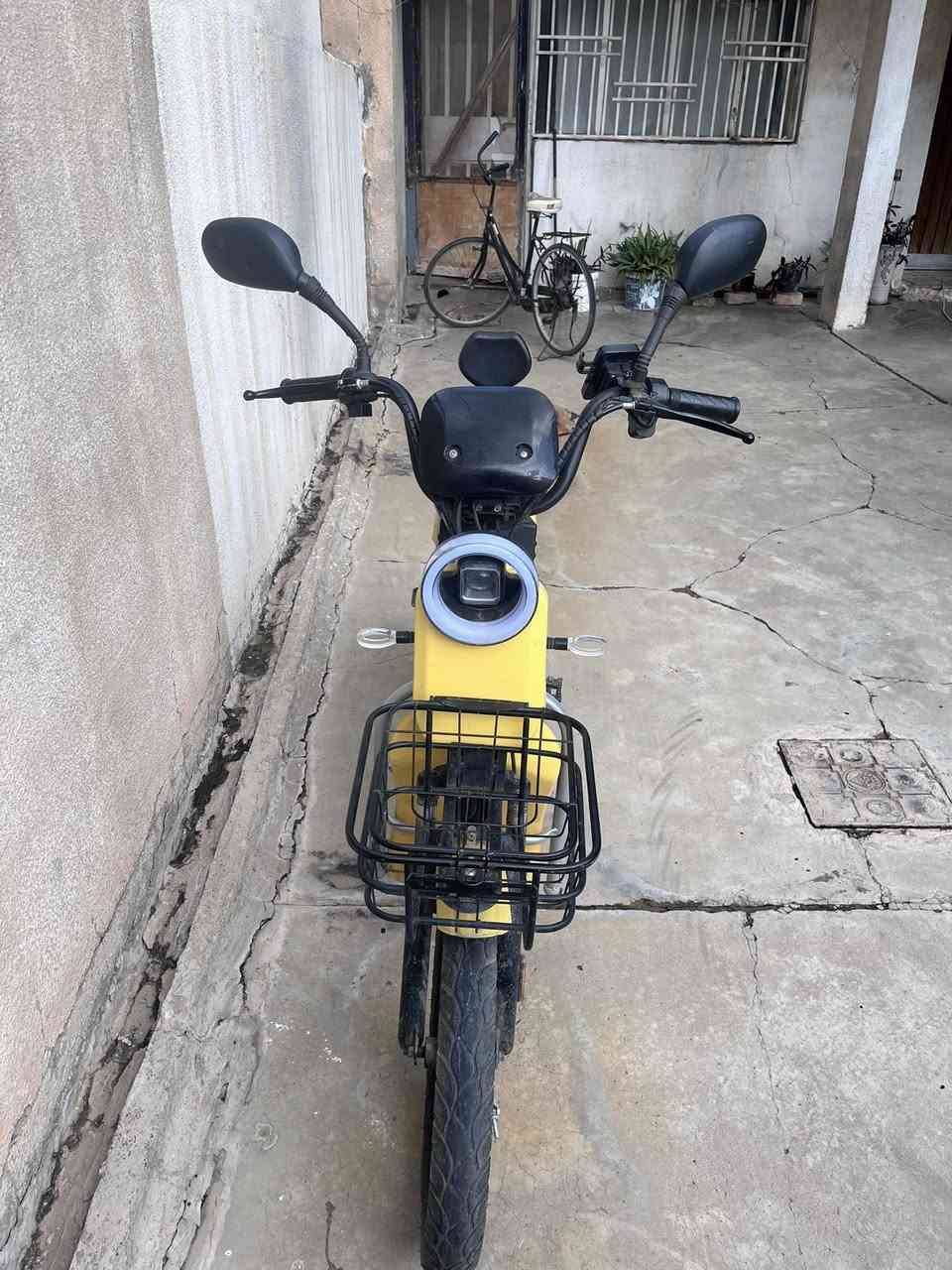 سلام عليكم باسكل شحن HIS2025فول الفول و3سرعات بس البطاريات نص عُمر سعره 325الف وبي مجال للطيبين متواجد خاص ورقم المبايل ***********
*********** متواجد واتساب
