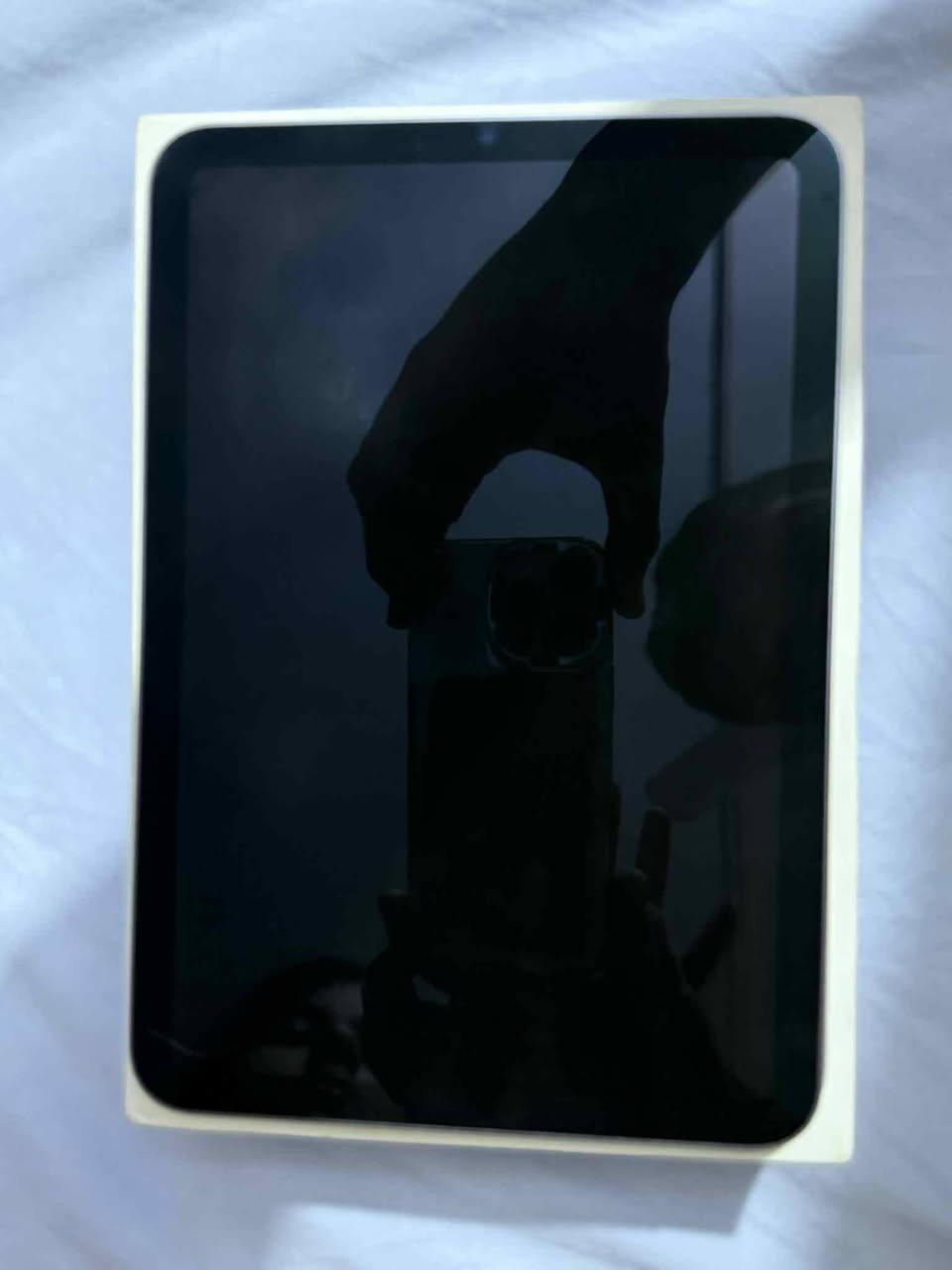 سلام عليكم ورحمه الله وبركاته
عندي ايباد ميني 6 جهاز نضيف جدا نضاقه 100/100 
شرط شخطه بسيطه مابي 
كلش نضيف 
ذاكره 64 
بطاريه بل 80 
 مراوس ب ايباد 11 أو ايفون 13 عادي مكاني ديوانيه
وهذا رقمي ***********
