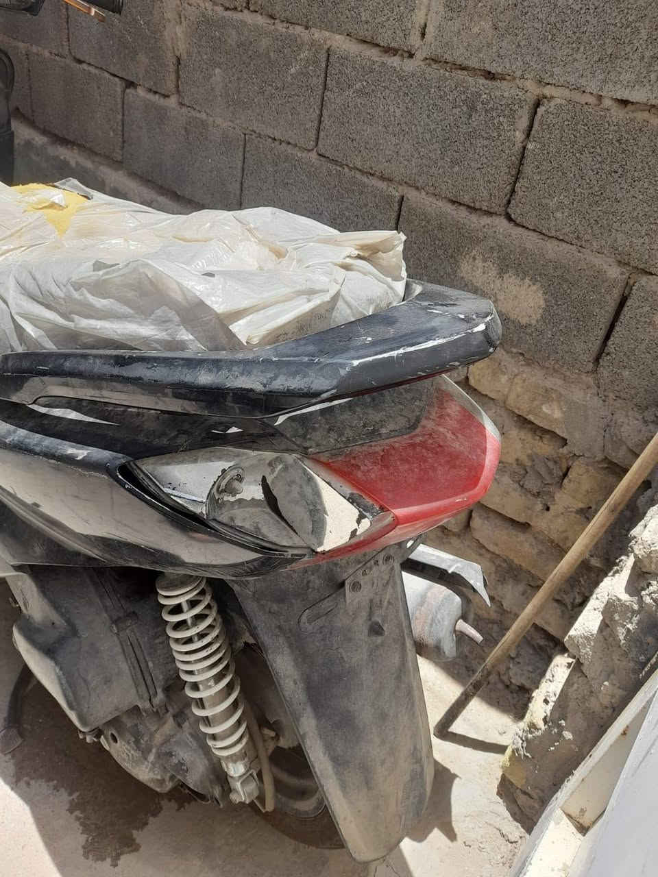للبيع سكنس ياباني عوزهة بس كابريتر كهربايات شغالة سلف شغال بس طفت بية بل شارع كال يرادلهة كابريتر واني كمت الح عليهة بل هندر خرط لهندر بس سعرهة 300 وبيهة مجال بغداد مدينت صدر ***********
