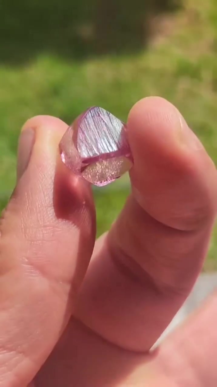 22 ct of natural pink diamond
Vvs1
Minzs kono
7000isd
00212676684300


**إذا كنت صاحب هذا الإعلان وتريد حذفه لأي سبب، رجاءا أرسل رسالة إلى الدعم الفني**