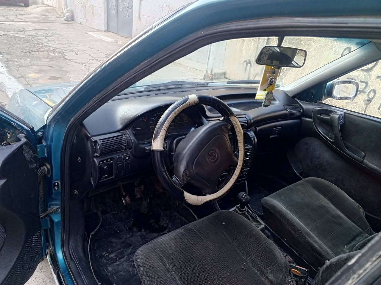 اوبل استرا للبيع موديل 94 محرك 20 المحرك بي تبخير كير شرط سياره مابيها صبغ مابيها اي ضربه جامات كهرب كهربائيات كامله طخم الامام والخلف جاهزين سنويه 27 مشروع وطني السعر 36 بيها مجال اتصل وبيك خير وتدلل***********
