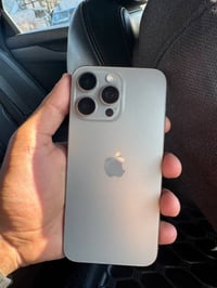 السلام وعليكم 15 برو ماكس جهاز نضيف مكفول من الشخط ممفتوح ولا مبدل بي ...