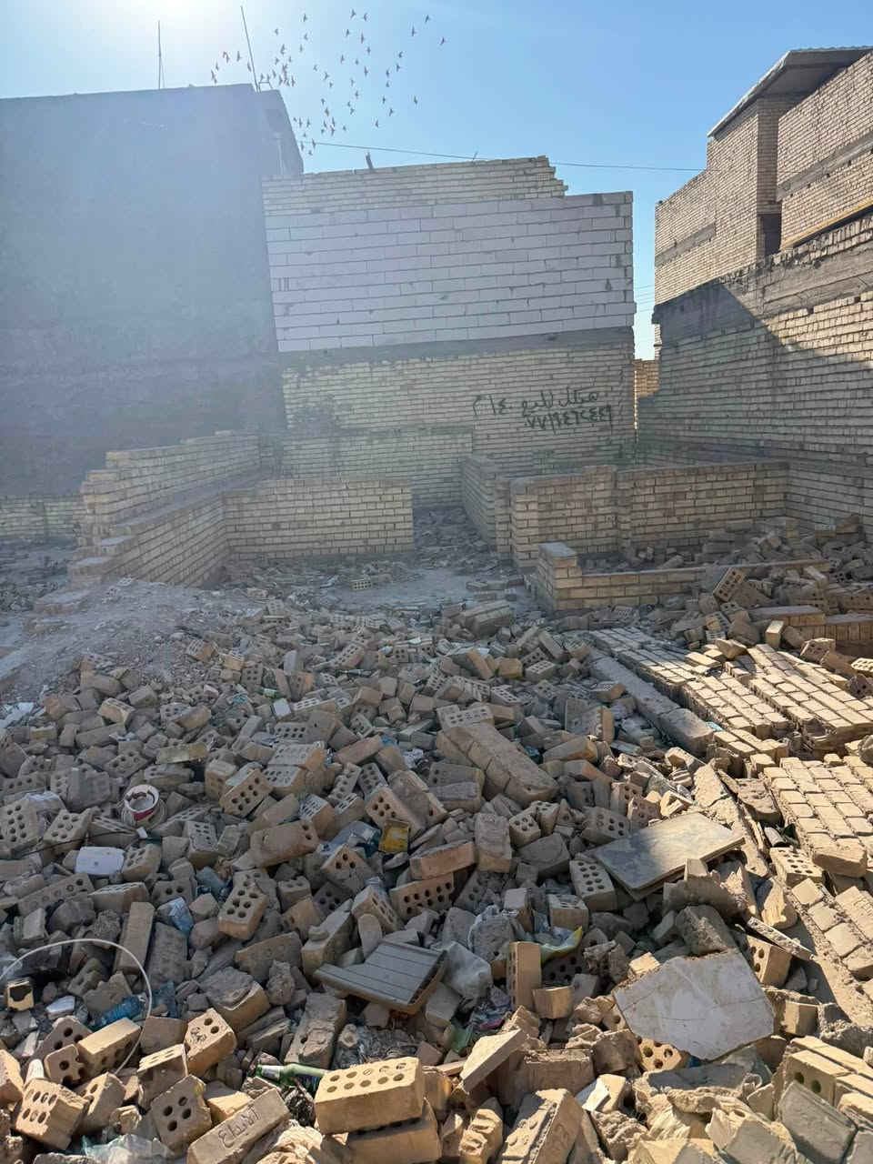 ارض البيع  رفت مجاري بناء مساحته 140م واجه 7نص نزال 20 خدمات كهرباء مي مجاري
العنوان السريدات جديده مربع ثاني 
رقم ***********
