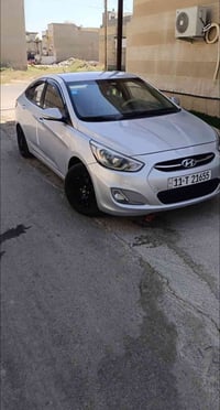 اكسنت 2015  مكينه دوش 1400 رقم بغداد باسمي بيها قطعتين صبغ جاملغات خلف...