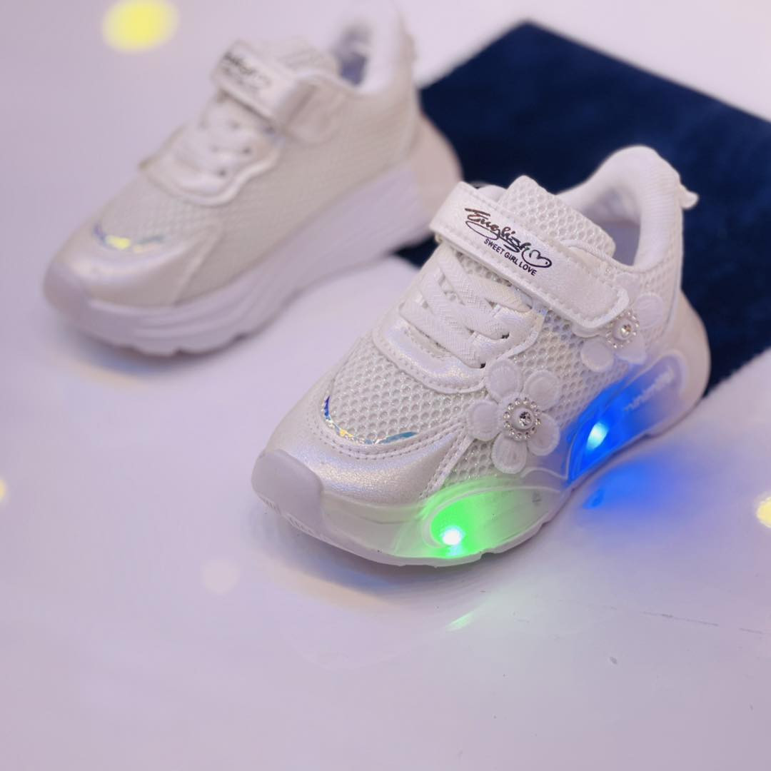 جديد الرفيف للاحذية
تران طفله ضوئي  
القياسات 26-27-28-29-30
يتوفر توصيل 🚚 
كوت شارع الهورة مجمع ابن فنجان 
للحجز والاستفسار مراسلة البيج 
#واسط #كوت #الهوره_كوت #الهوره_واسط


**إذا كنت صاحب هذا الإعلان وتريد حذفه لأي سبب، رجاءا أرسل رسالة إلى الدعم الفني**