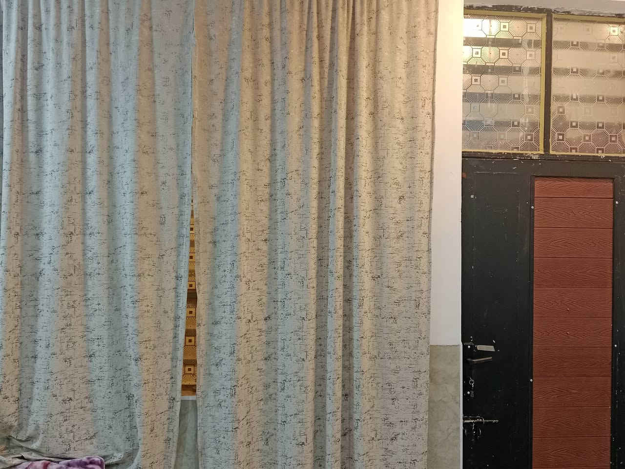 بيت 110 متر  واجهيه 10 ونزال 11 يحتوي استقبال 6 مترات ×5 عرفه نوم 4×5 صاله استقبال ثانيه 4×5 ومطبخ يحتوي ع حمام ومنور الطابق الثاني 3 غرف نوم مع صحيات قطاع 18 قريب ع فلاح رقم الهاتف ***********
