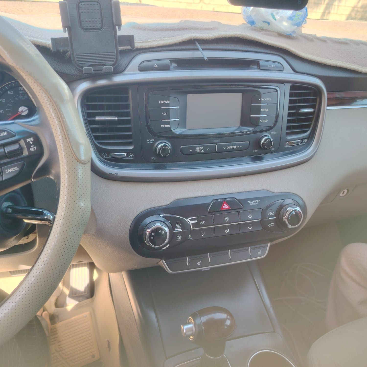 سلام عليكم للبيع سياره سورنتو موديل 2016 ورد امريكي مكفوله 7راكب تبريد 3قطع سونار موجود بل منشور رقم الهاتف المكان الحبانيه 
 سعر 165وبيها مجال
 ***********
***********
