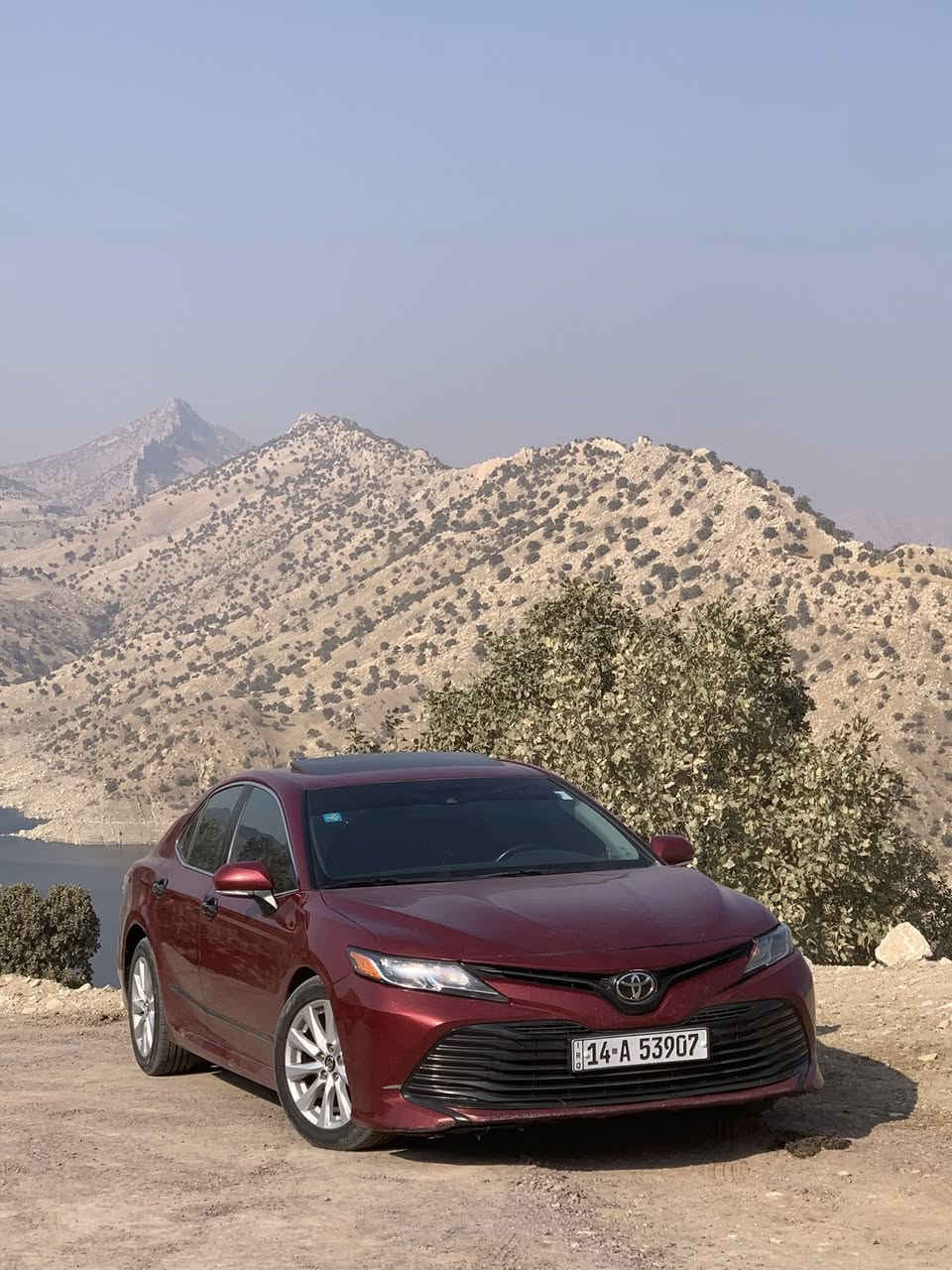 كامري مديل2018 LE وارد امريكي  حادث امامي مذكور بصورة سطحي بدون دواخل كفاله لغد وشاصي بدون اي ضرر خارجي. بقية سيارة كفاله عامة سيارة نضيفه واستخدام شخصي  ماشيه السيارة 113محرك معروف 2.5 كير AT يجي 8 نمر محرك وكير كفاله سيارة بعده بلادية وجاهزة من كل نواحي عده الدعامية لامامية يتحتاجلة ترتيب  
مواصفات السيارة/
فتحة سقف
كشن كهربائي 
حساسات خلفية امامية
نقط عمياء 
رادار 
المحافظة ع المسار
دخول ذكي 
شاشه جبيرة 
جميع الحساسات بسيارة تشتغل والعينة بدون اي كلووب مشتغل بيه سيارة بلادية من كل نواحي ودهن اصلي  وسيارة مال بيت استخدام شخصي فقط 
سيارة رقم بصرة هزة وسنويه جديدة ورقم الدولي جديد. وتحويل فقط بدون وكاله. فقط تحويل 
البصرة ابي الخصيب 
السعر المطلوب 175 وبيه مجال لطيبين 
***********
