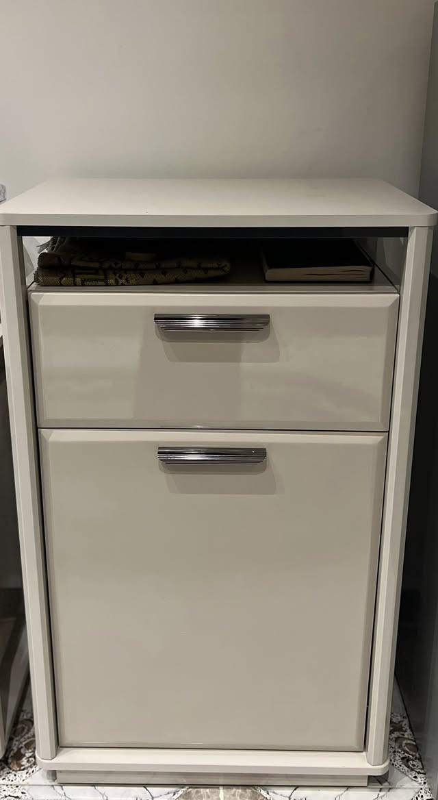 غرفه خشب تركي ثقيل HDF ( مستعمل سنه )
(11 قطعه  ) 
السعر  ( 2,500,000 ) بيها مجال
العنوان ( البصره ام قصر ) 
للتواصل ( *********** )
