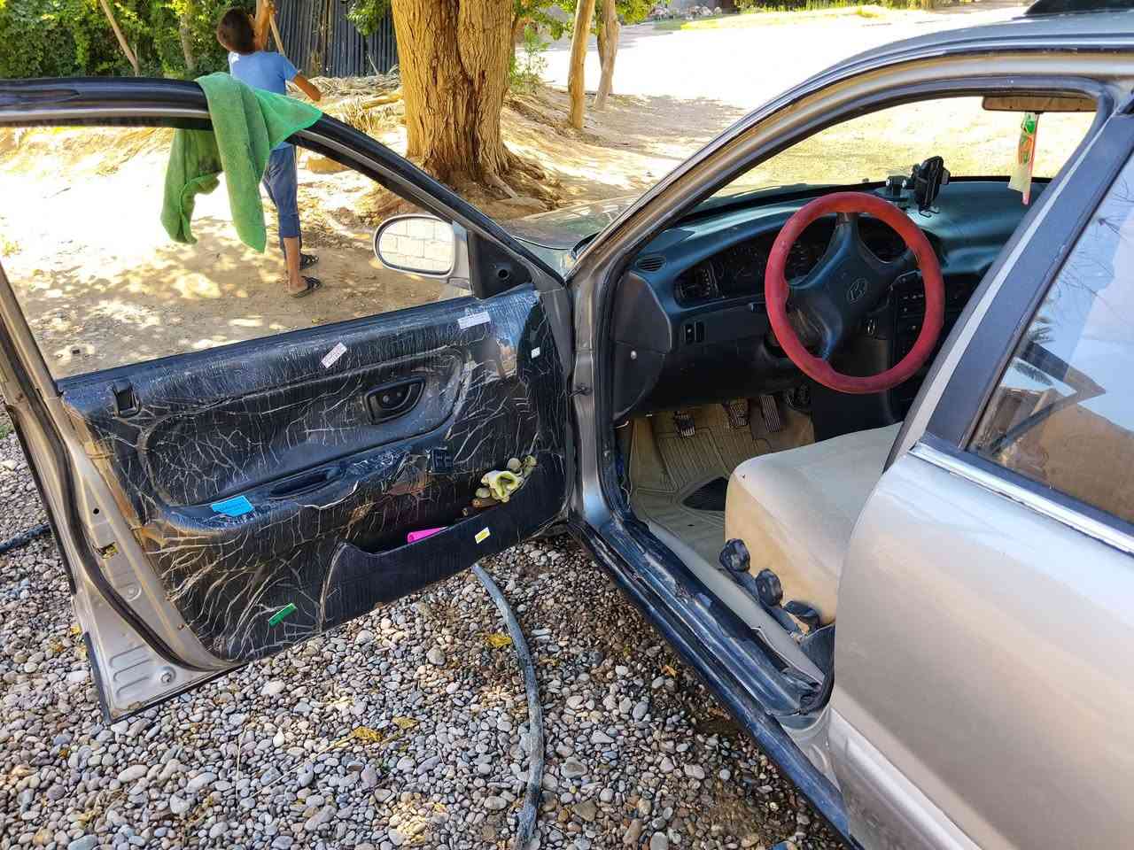 السلام عليكم يوجد سياره سوناتا تو 
موديل 2000رقم كركوك مشروع وطني 
كوبون بانزين من ضومة تبريد بس يعوزة غاز 
مصبوغة عام جماليه
السعر 40وبيها مجال
***********
