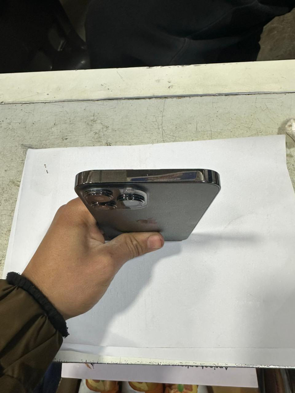 السلام عليكم ١٣ برو ماكس لون رصاصي فيلي بطارية 85 بلادي ذاكره 256 الجهاز بلادي مكفول من الشخط رقم *********** واتساب فقط مكاني بغداد
