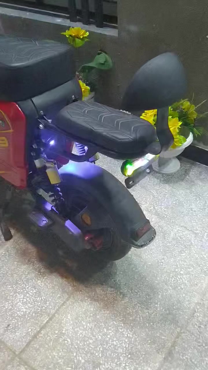 سلام عليكم  عندي دراجة ار 9 كهربائية   ولدراجة ٨باتريات وعقل رياضي لون ازرك ولدراجة ستة نمرة  ومعمل الدراجة من ولي هاي شركة يابانية ودراجة بيهة مواصفات حلوة ومديل 2026 وعني الدراجة واحد على  واحد خير من لله  الدراجة  وبيهة بلوتوث وبيهة مثبت سرعة ودبل الكدام دهن ولورة غاز يعني اطب بطسة ماتحس بيهة  وبيهة لايت عال ناصي وبيهة دبل اشاير  والملف مال الدراجة 3500واط يعني طيارة وسرعة 100 ودراجة مراوس بدراجة فراشة او ماكس عدلة او كامكو واذا الدراجة نضيفة انطي فرق وكون شرط المكينة والكفرات وهذا رقمي ***********. ومكاني النجف
