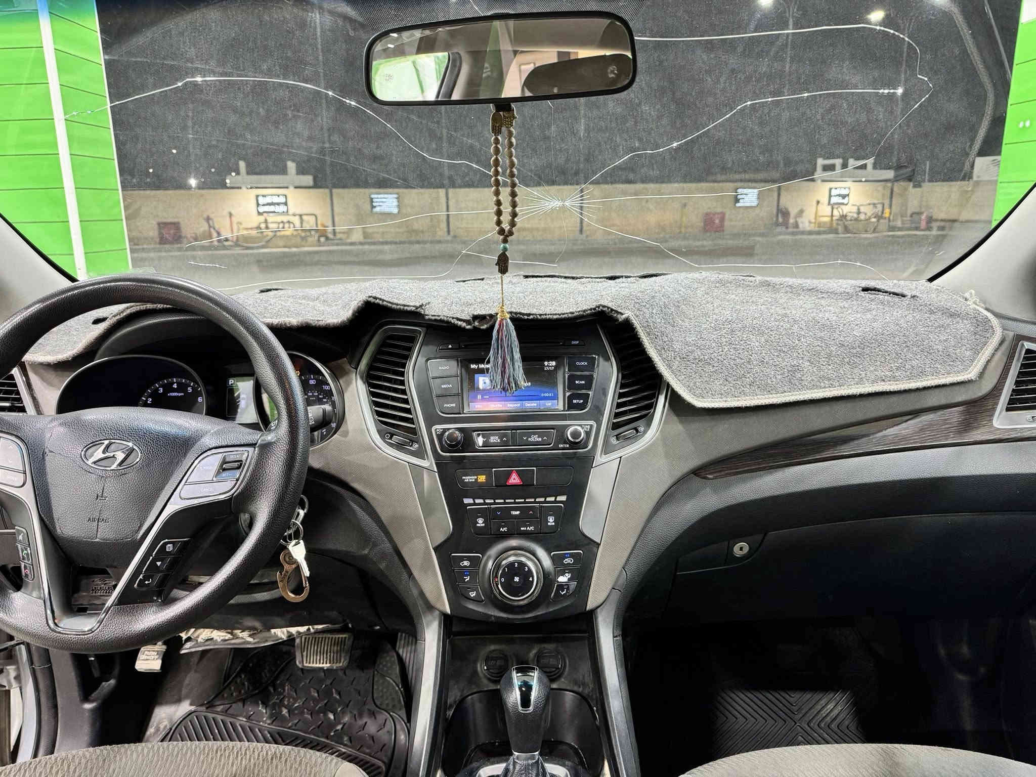 سياره سنتافي موديل 2017 وارد امريكي 5 راكب بيها 3 قطع تبديل رقم واسط الماني ثاني يوم تحويل السياره مال بيت ماشيه 68ميل عنوان السياره واسط مركز المدينه كوت السعر المطلوب 130 للاستفسار الاتصال ع الرقم ***********
