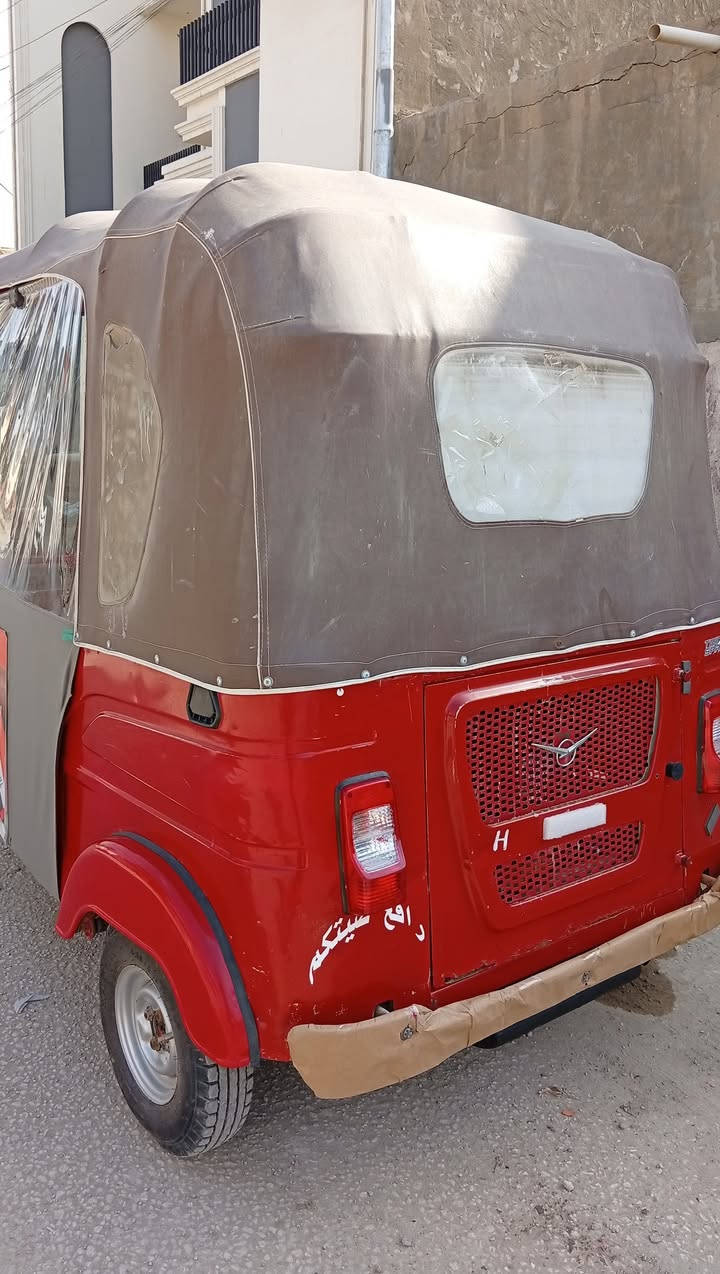 اسلام عليكم موديل 21شهر11
اوراق صادق وخالد 
مكفوله بس بيه طخه بل لغد ولباقي مكفول مكينه 
وكشر  مكاني الحمزه الغربي السعر 6800
وبيه مجال ***********
