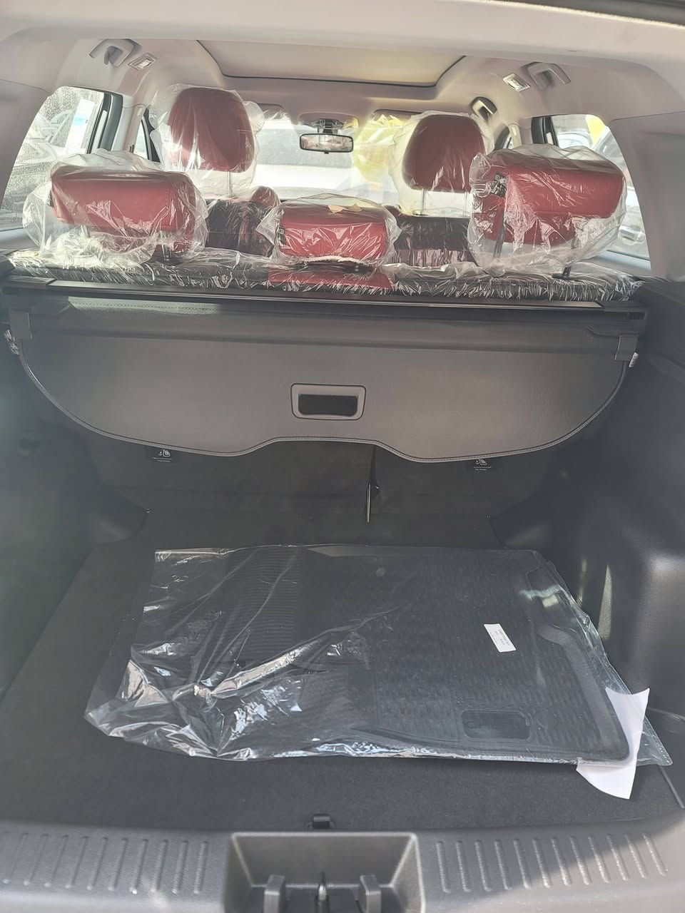 تيكو ٧ برو ماكس ماشيه ٥٠ كيلو يعني زيرو رفم أربيل ضمان شركه السراب ٦ سنوات للبيع
المواصفات:
محرك 1.6 تيربو قوي
قوة تقريبًا 194 حصان
ناقل حركة أوتوماتيك 7 سرعات (DCT)
دفع أمامي اقتصادي بالوقود
شاشة مزدوجة كبيرة حوالي 24 إنج
كاميرا 360 درجة للرؤية الكاملة
فتحة سقف بانوراما
نظام صوتي SONY عالي الجودة
شاحن موبايل لاسلكي
تكييف مزدوج التحكم
حساسات أمامية وخلفية
نظام أمان ومساعدة السائق ADAS
جنوط ألمنيوم قياس 18 إنج
5 ركاب مع مساحة صندوق واسعة حوالي 475 لتر 
🔹 مميزات السيارة:
اقتصادية بالوقود
تصميم عصري وفخم
مناسبة للعائلة والسفر
قيادة مريحة وثبات عالي
السعر ٢٤٥٠٠ مليون وبيه مجال علما ان سعرها ٣٠ مليون في الشركه
***********  المكان مجمع بوابه العراق
