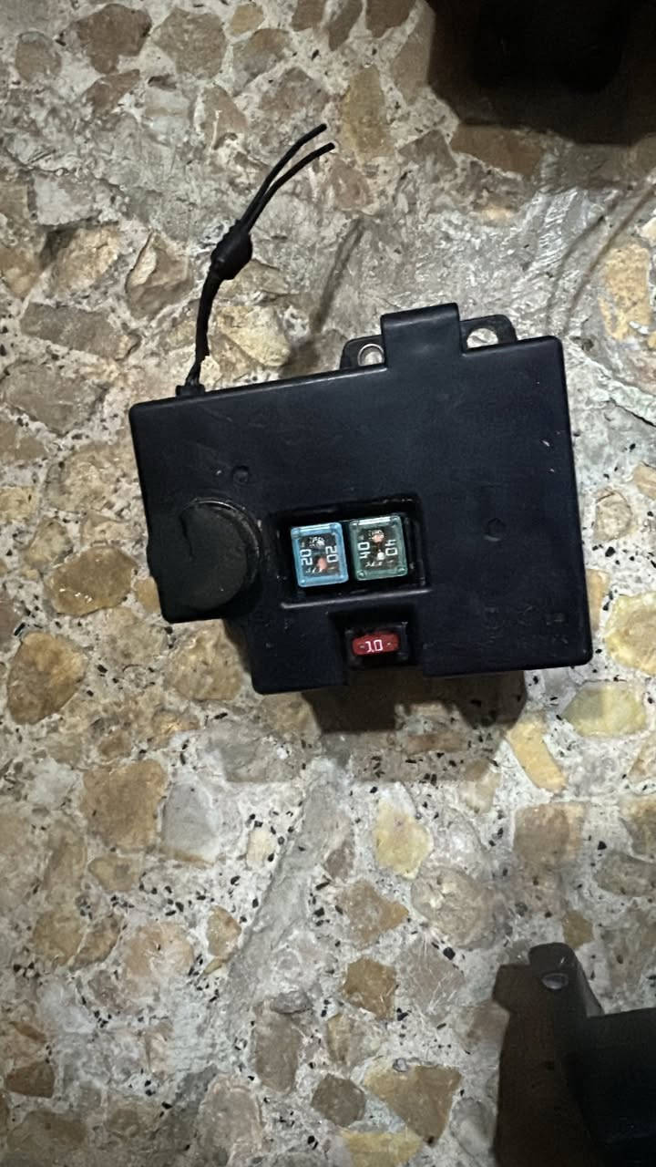 قاعدة فيوزات مال سنتافي السعر ١٠ الاف متوفر جملة مفرد
***********
