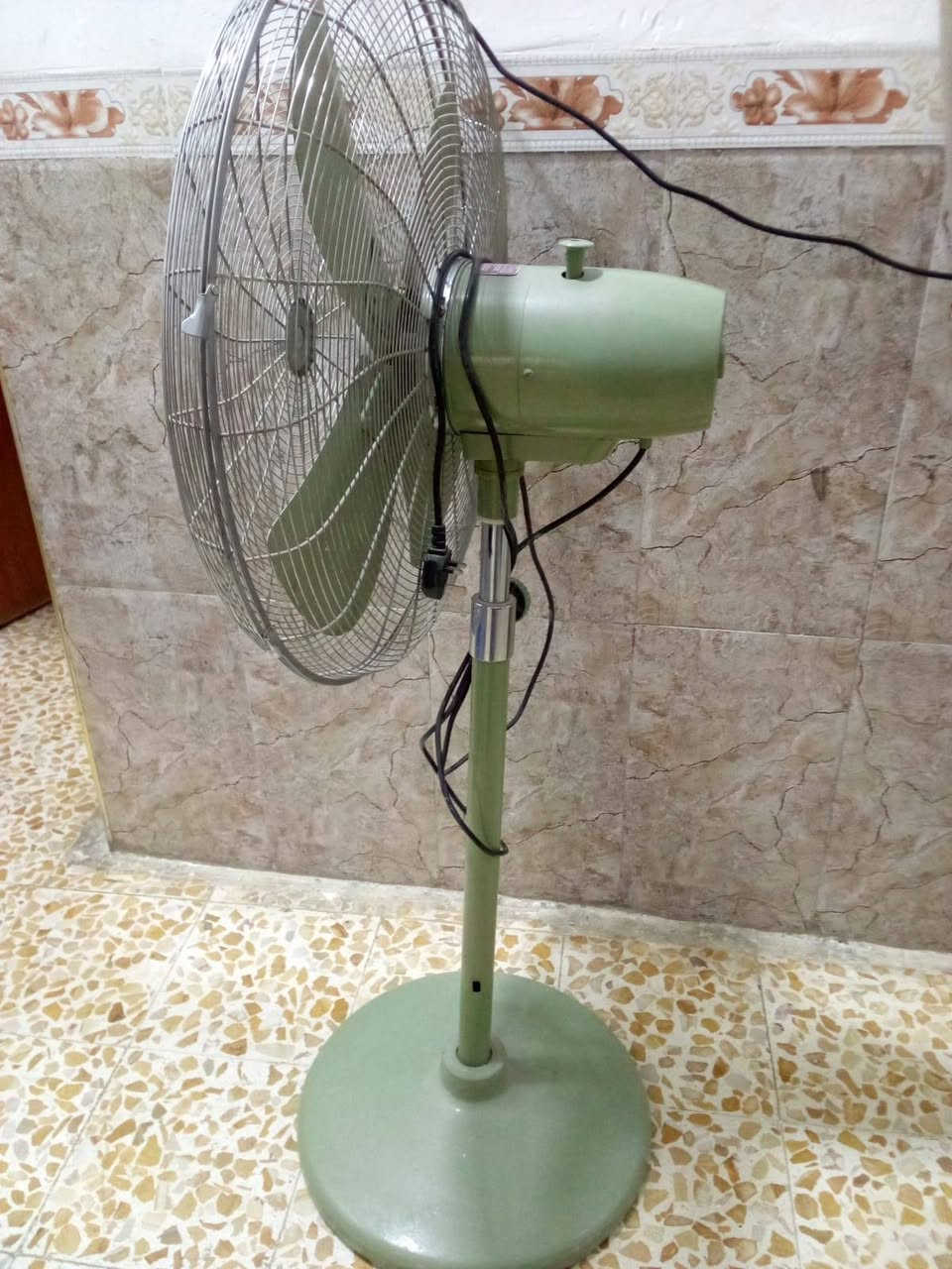 مروحه للبيع استعمال شهر صناعه هنديه السعر ٧٠ ***********
