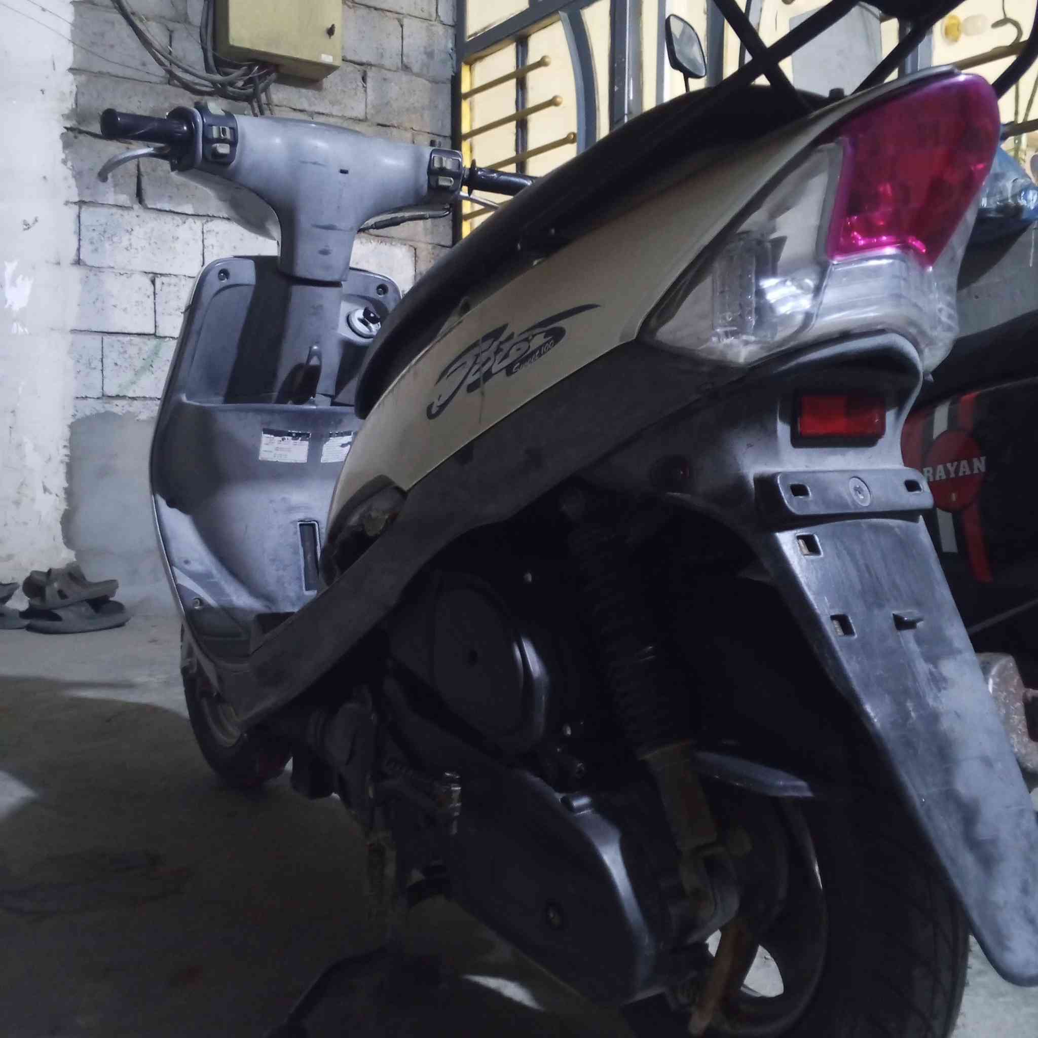 السلام عليكم من رخصة الادمن دراجه ماكس منغولي نكره سلف بلاديه وترايك وين متريد السعر 475 وبيها مجال حك الجيه ممنون***********
