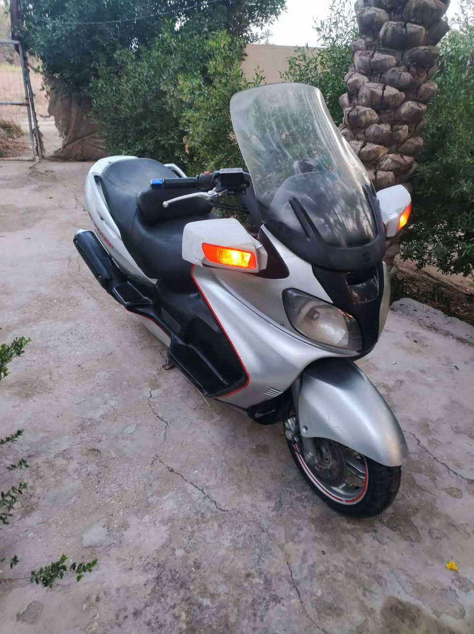 سكاي ويف650 للبيع او مراوس بفورزه (صفر8 او 9)
مواصفات (مري شفط ، ABS ،يدات تدفأه )
منظومة زنون 
الدراجه مكفولة من تنقيص او تبخير المكينه ناعمه خير من الله شرط معدل 180(مكينه مفتوحه) 
مكاني بابل 
السعر مليون و٤٠٠ وبيها مجال 
(اخوان رجأ الموشراي لا يكسر بحلال العالم ) ***********
