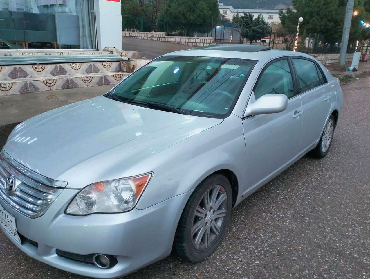 ئه‌ڤه‌لۆن ٢٠٠٨ 
گیر و مه‌كینه‌ به‌ شه‌رت
فول فوله‌ به‌س به‌سمه‌ نیه‌
سه‌نه‌وی به‌سه‌ر جووه
بی بۆیاخ و بی ده‌عمم ته‌نها ٢ بستی بۆیاغه‌ سه‌ر هیلالی لای سه‌یاق
به‌ناو كرد و هه‌موو شتی به‌ شه‌رت 
١٢٠$ معامه‌له‌ 
له‌ كۆیه‌م 

***********
*********** كويسينجاك, أربيل
