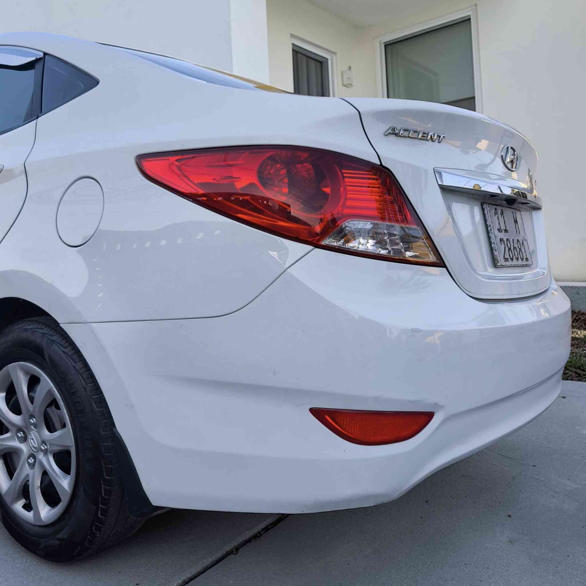 اكسنت 2015 خليجي الشركه العامه مكفولة من الصبغ والحادث
رقم بغداد بأسمي شخصيآ سنويه وهزه و رقم جديد 
محرك 1600 دوش قطرتين
السياره حلوه الكير و المحرك بلاديات تدفئة تبريد ثلج 

بيها ملاحظات بسيطه موضحه بالصور
السعر 112 
*********** اتصال فقط
مكاني بغداد /السيديه
