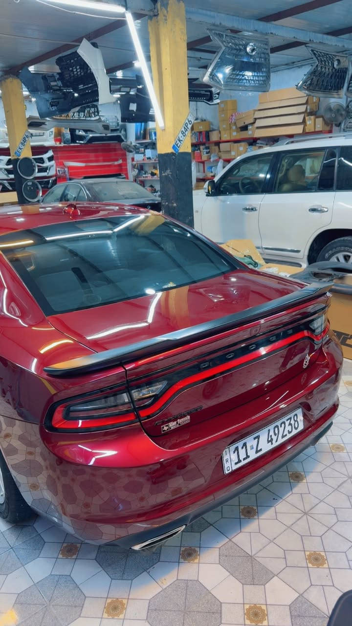 السلام عليكم 
جارجر موديل 23 اصل رقم بغداد بأسمي السياره داخله تقرير تعمل وتسير  كفاله عامه من الضربه والصبغ والتبديل 
عدئ بارد بجاملغ الامامي شويه بسيط مامبين ماشيه 32 الف مايل مواصفات بلاك توب معرفه كير محرك كفاله 
مكاني ناصريه شارع بغداد رقم ***********
خاص مقفول 👍🏻
