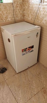 ثلاجة للبيع استخدام 5 اشهر فقط 07808141960