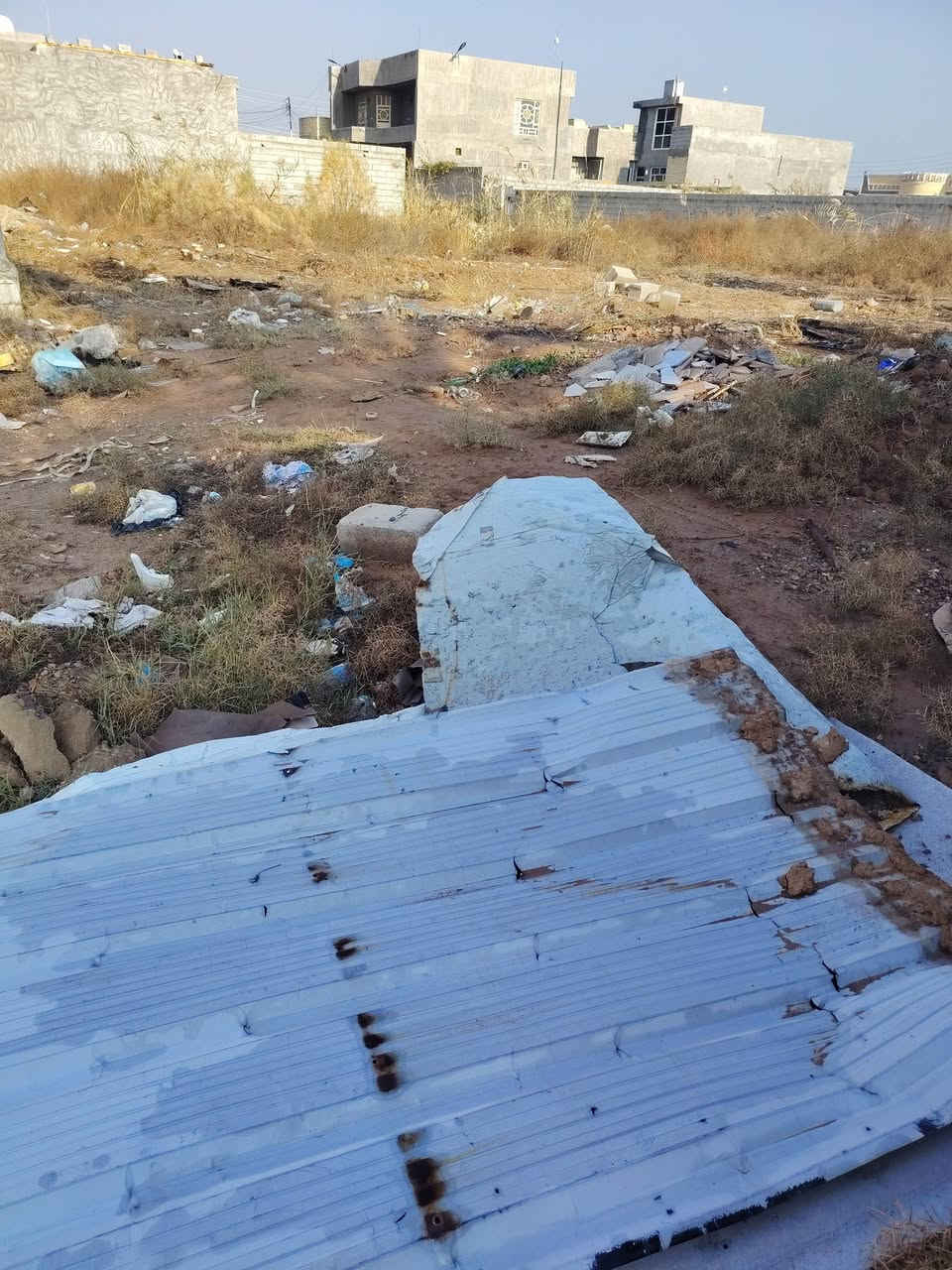 قطعه قرب قصي بطيط مساحه 306 م
شارع ٨ م ماء مجاري كهرباء نزال 17 م 
 واجهه 18 م
غير موجود ع المازنجر الاستفسار ع الرقم
***********
