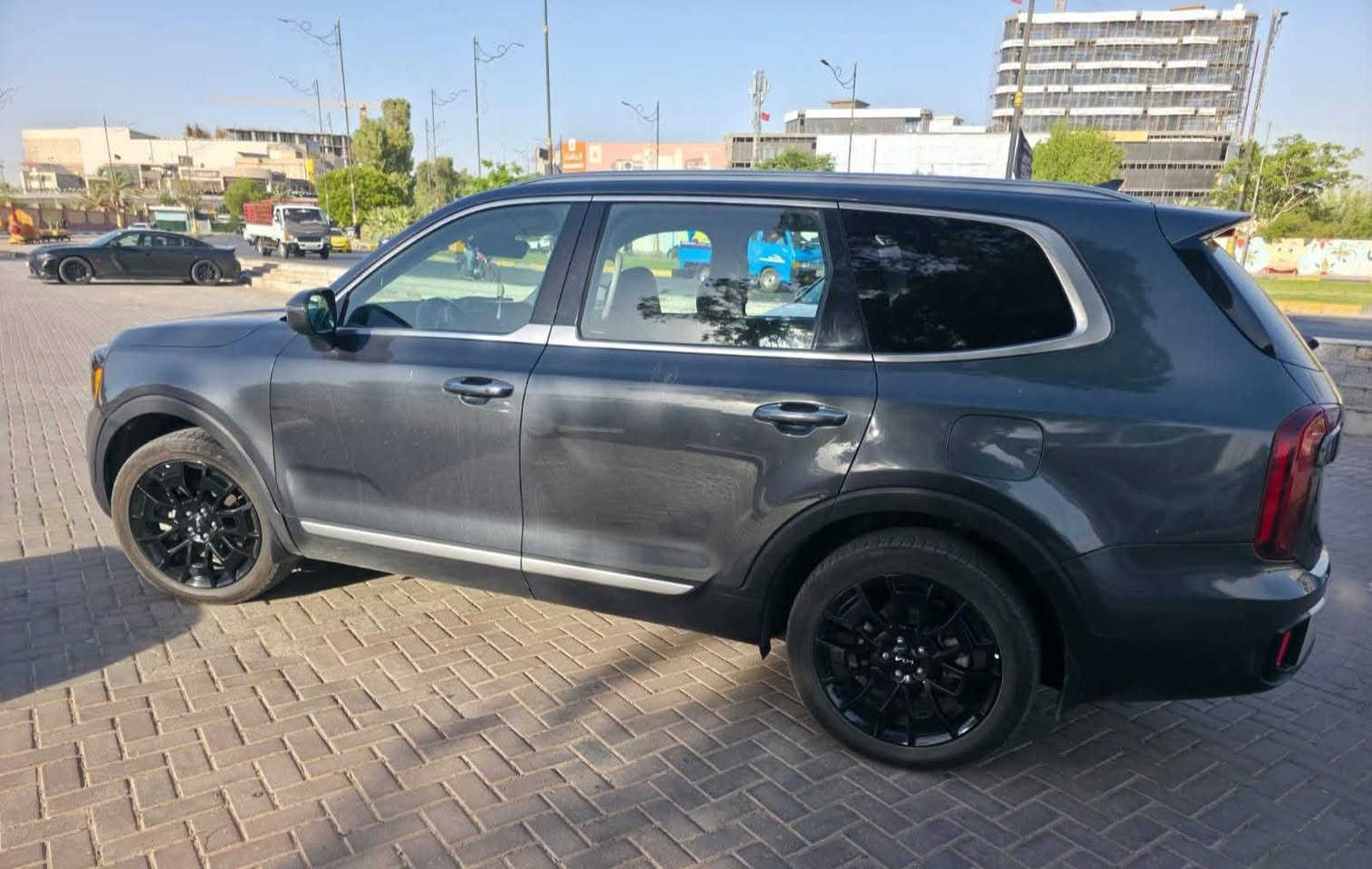 سلام عليكم..
كيا تيلورايد موديل ٢٠٢٣ رقمها بغداد ماشيه ٣٥ ميل حادثها قطعتين جاملغ امامي وخلفي مكانها كربلاء مواصفاتها شاشه بصمه ويل اسود داخل جلد ٣ قطع تبريد السعر ٢٣٥ وبيها مجال بسيط 
الرقم ***********
