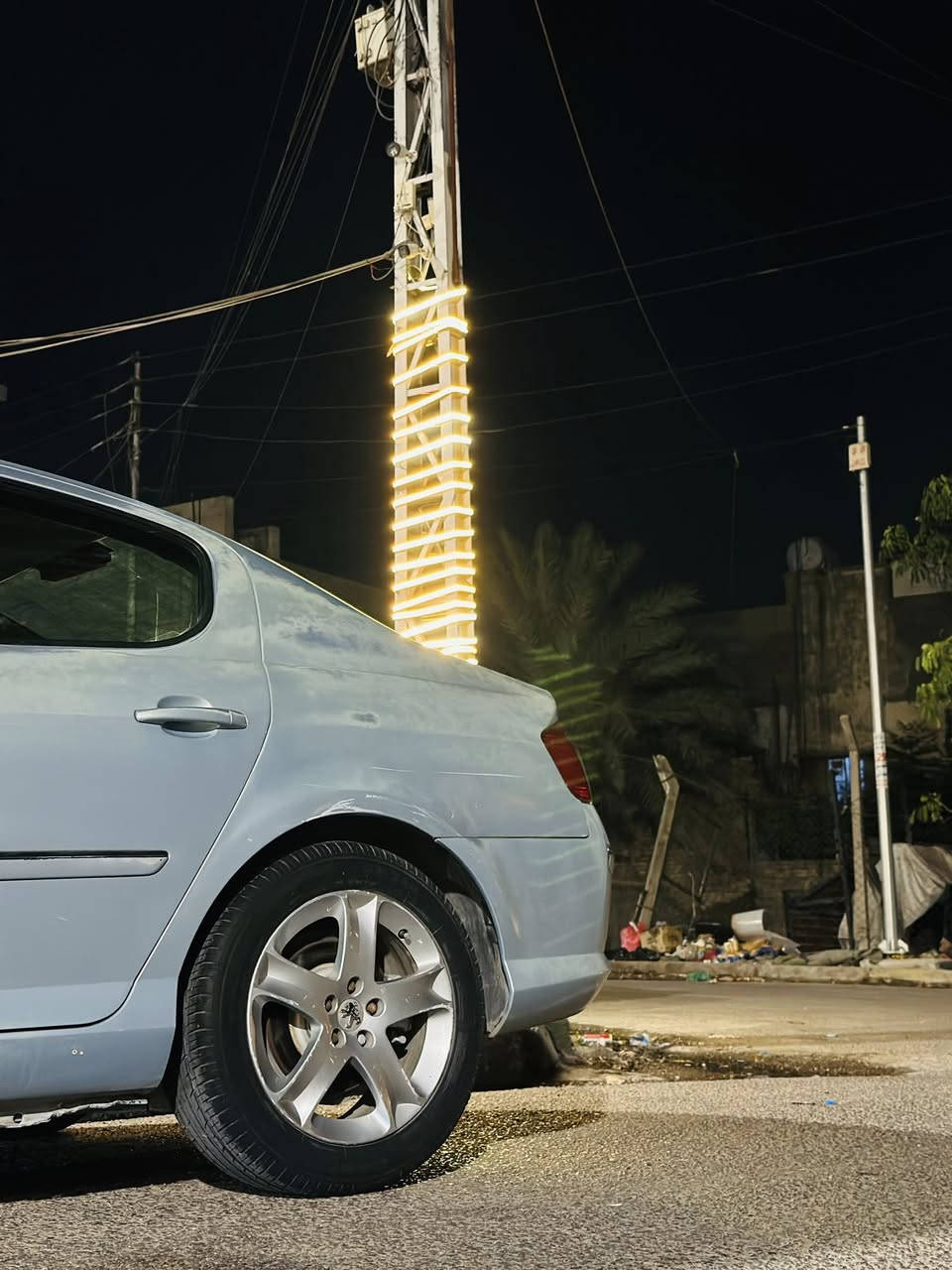 السلام عليكم
بيجو 407 موديل 2007 
سيارة كاملة مكملة شغل واطلع مكينة 2200 المرغوبة 
السيارة نقصها كم شغلة بالكهربائيات 
السعر 58 وبيها مجال وهذا رقمي ***********
