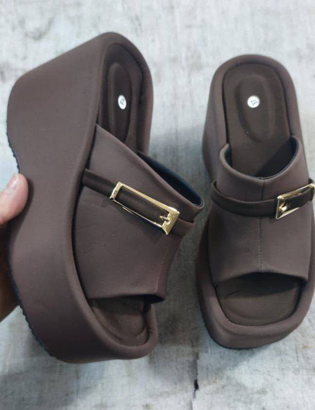 سابو نسائي صيفي كعب روكي عالي مريح أرضية خفيفة الوزن مريحة متوفر بأرتفاع أقل وبجميع الألوان حسب الطلب جودة عالية صناعة تركية للبيع بالجملة 
(متوفر مقاسات من 35 حتى 41 حسب الطلب)
#nayashoesmoda_slippers_wedge#


**إذا كنت صاحب هذا الإعلان وتريد حذفه لأي سبب، رجاءا أرسل رسالة إلى الدعم الفني**