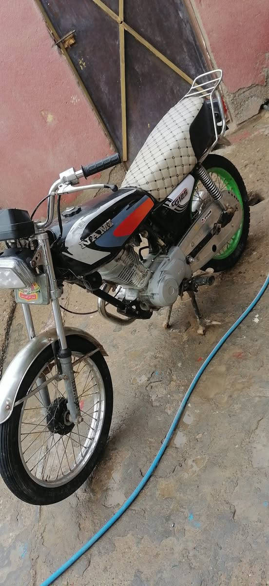 اربعة كير موديل ١٤ محرك موديل ١٩ دراجة نضيفة  مابيها اي نقص كهربائيات كلها شغالة اوراق اصولي  مراوس بستوتة حتلو كلك او بيع


**إذا كنت صاحب هذا الإعلان وتريد حذفه لأي سبب، رجاءا أرسل رسالة إلى الدعم الفني**