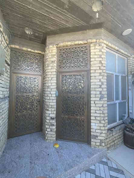 السلام عليكم 
للبيع مشتمل مساحة 100م 20X5في الخاجيه منطقة(8000) العقار مطلوب اسكان 50 مليون 
سعر مع الاسكان 155 مليون 
تسديد شهري 292
الاستفسار ***********

بناءحديث   طابقين 1 يتكون من استقبال وصاله ومطبخ وغرفة نوم وصحيات داخليه وخارجيه 
ط2 غرفة كبيره ومطبخ وصحيات 
موقعه مميز مقابل روضه ومدرسه وحديقه وشاوع 40  وشارع  12
الاساس رقت وشيش
