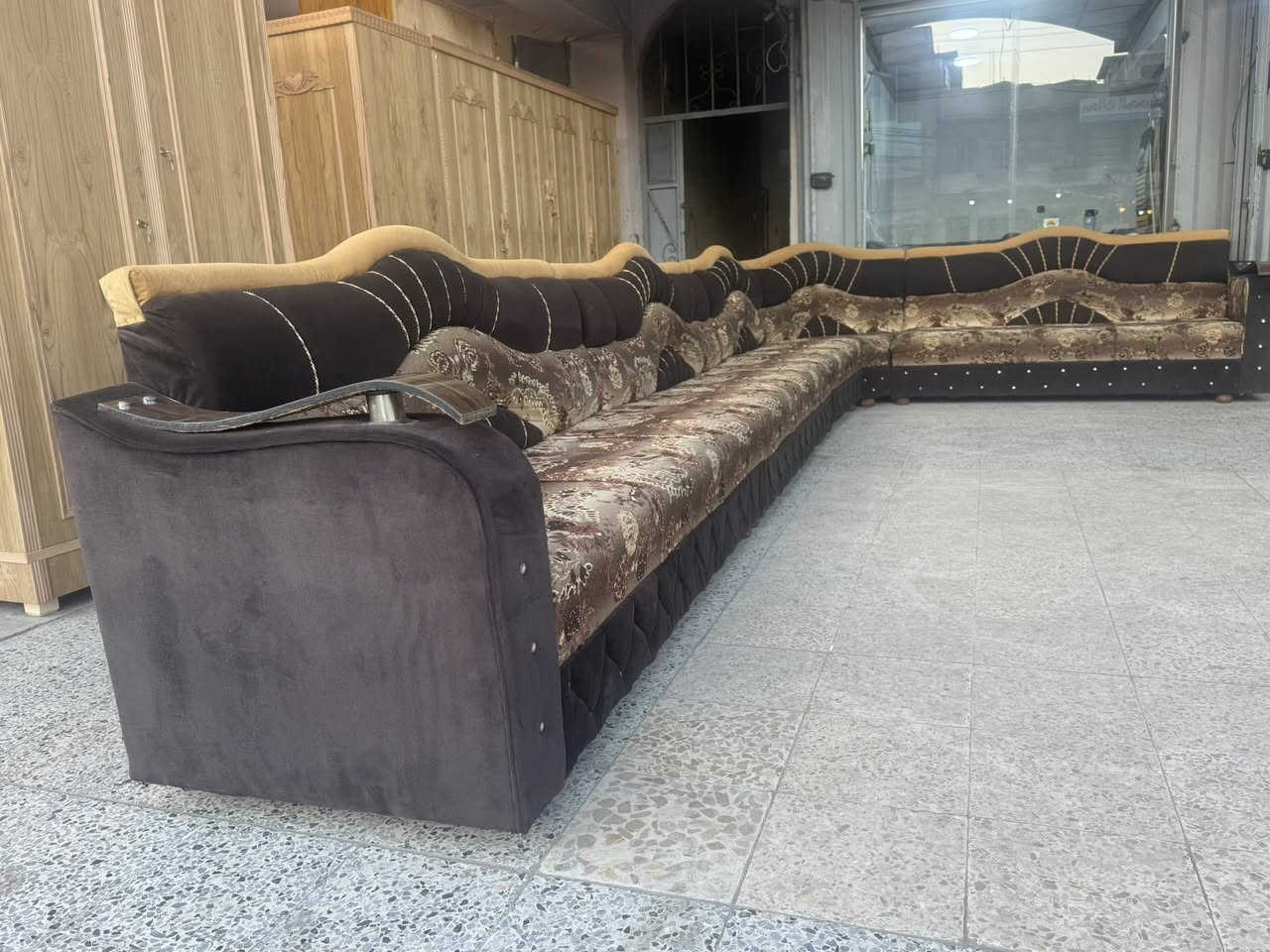 عررررررض ناااااار فقط ٢٥٠ 
ديوان عراقي فصال عشتار مستعمل ٩ أمتار ٥ قطع يرهم ع كل القياسات القماش والإسفنج بحاله جيده والخشب شرط عراقي ثقيل كلووو بلوك واللون كلش حلوووو
مستعدون لشراء كافه الأثاث المستعمل ومعارضه المستعمل بالجديد 
معرض المثالي القادسيه الثانيه مقابل ملعب الامواج 
***********
