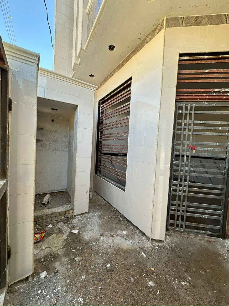 بيت للبيع حي الموظفين طابقين طابو صرف

