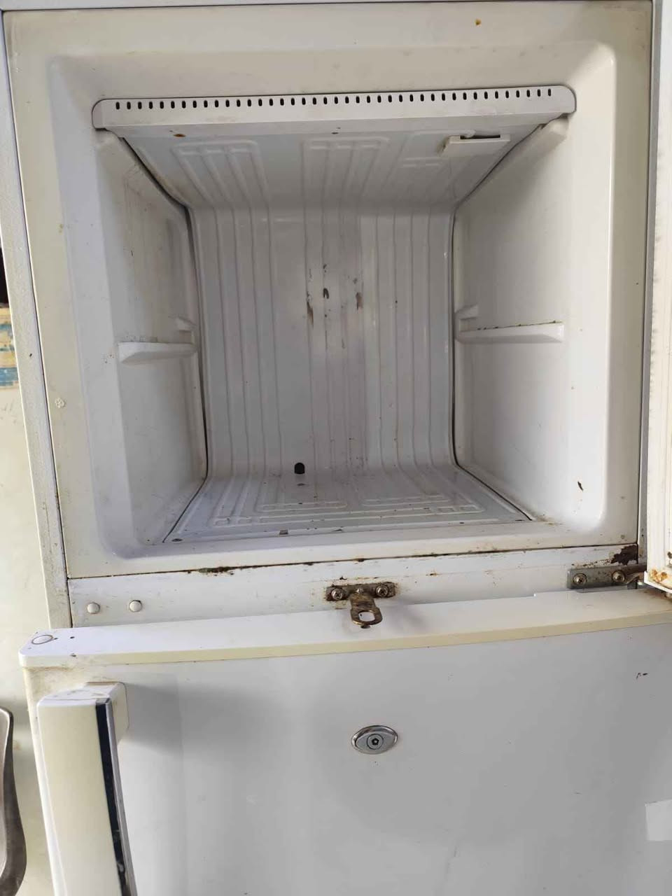 ثلاجة 16قدم للبيع شغالة 100% ماطورها بيه ضمان سنة / مكاني بابل البكرلي / السعر 150 الف 
رقم الهاتف *********** حلة, بابل
