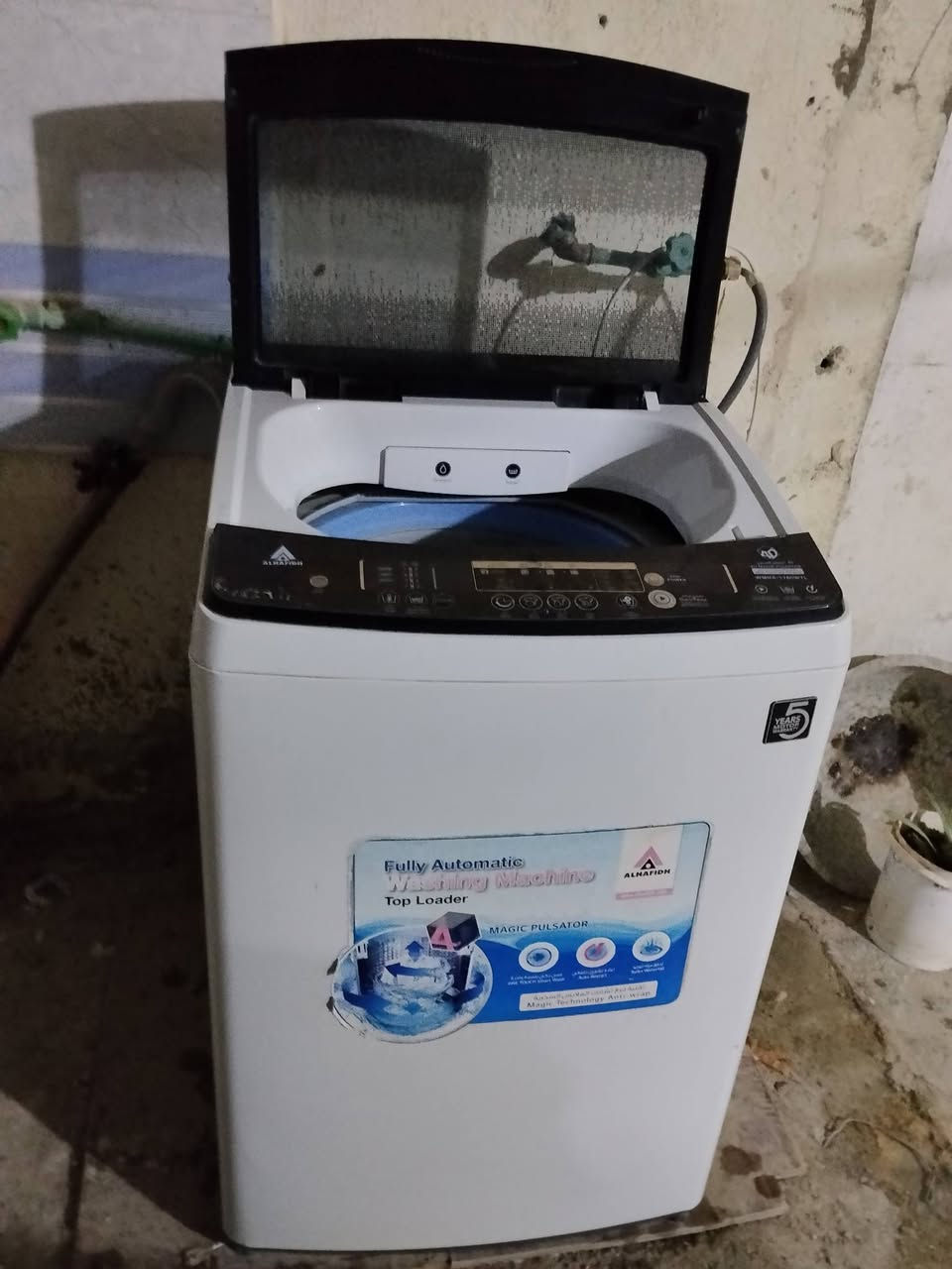 غسالة أوتوماتيك للبيع نظيفه جدا سعرها 250 وبيه مجال للشراي
***********
