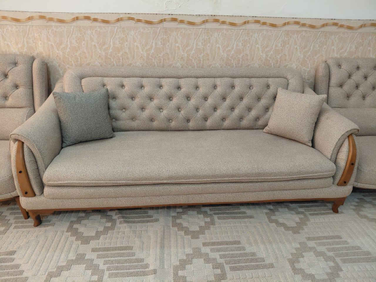 السلام عليكم تخم زان تركي جديد يتحول سرير صار شهرين من اخذنا سبب البيع الانتقال اشرينا مليون وربع اريده ب ٩٠٠ الاستفسار الاتصال على الرقم *********** بي مجال قليل ومكاني بغداد حي اور
