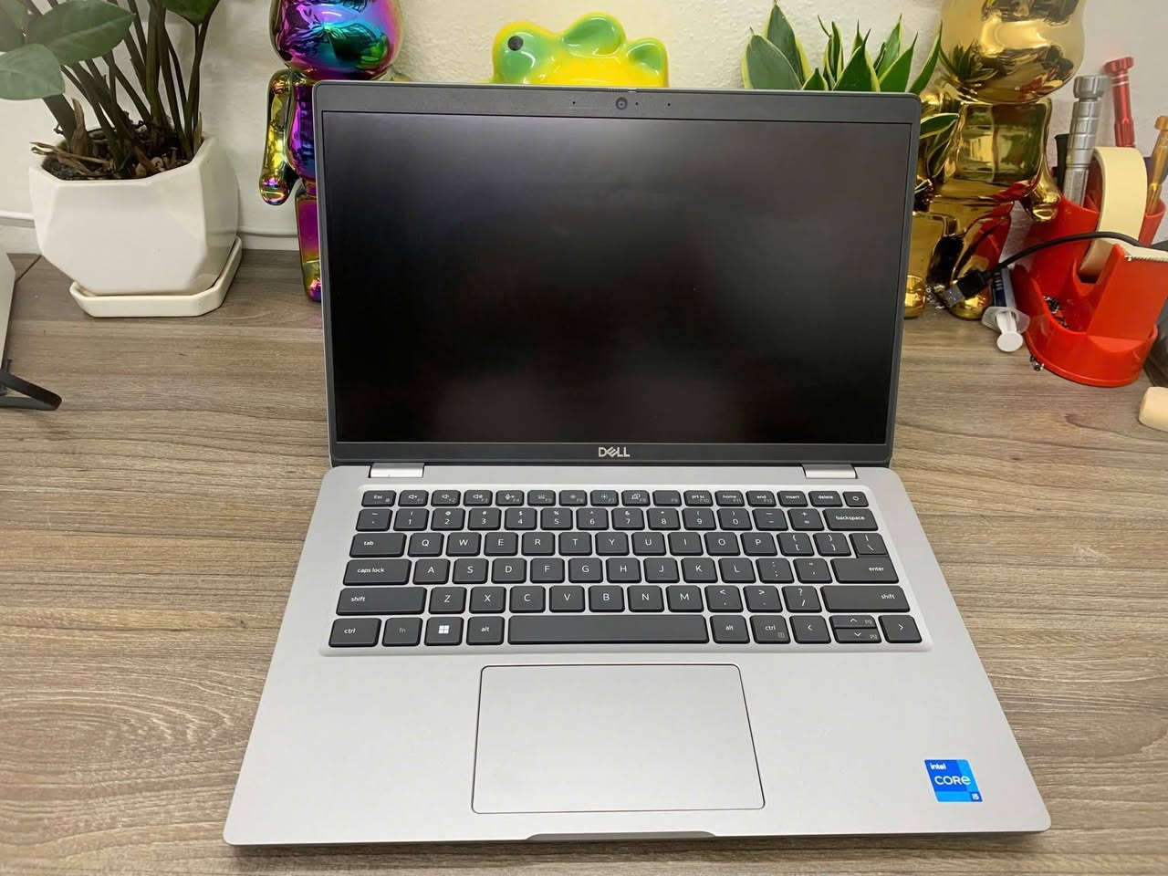 💻 Dell Latitude 5430 – مستعمل نظيف جدًا
🔹 المعالج: Intel Core i5 الجيل 12
🔹 الرام: 16GB DDR4
🔹 التخزين: 512GB SSD M.2
🔹 الشاشة: 14 إنچ FHD
🔹 كرت الشاشة: Intel Iris Xe (داخلي)
🔹 هيكل قوي وخفيف (فئة أعمال)
🎁 الهدايا والملحقات:
🎒 حقيبة لابتوب
🔌 شاحن أصلي
🖱️ ماوس
📦 تغليف احترافي (بابلز + كرتون للحماية التامة)
🛡️ الضمان والخدمات:
✅ فحص عند الاستلام مع المندوب
✅ ضمان 7 أيام بعد الاستلام
✅ تنصيب ويندوز مفعل + جميع برامج Office
✅ فحص وترتيب الجهاز قبل الإرسال
💰 السعر: 530.000
📩 مراسلة خاص أو واتساب فقط ***********
📍 عالم التقنية
