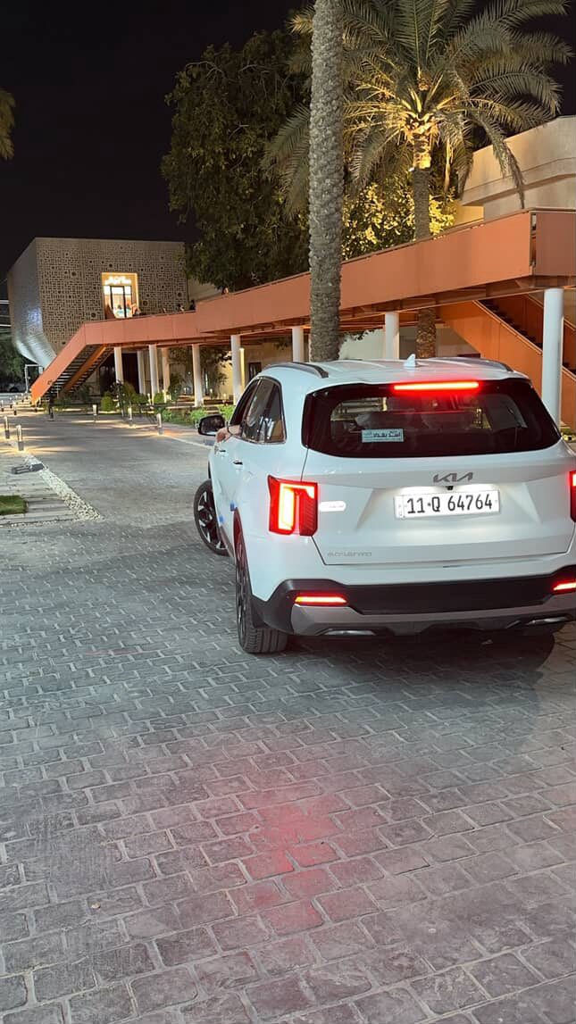 السلام عليكم
سورنتو 2024 خليجي 
ممشى 27 الف كيلومتر 
بأسمي تحويل ثاني يوم 
السياره مكفوله كفاله عامه عدا اكو تكحيل بالدعاميه 
مواصفاته 
6سلندر 
بصمه 
شاشه جبير
داتا شو 
كشنات مخمل 
صندوق كهرباء 
وباقي المواصفات المعروف لسورنتو

السعر 32700$
المكان بغداد 
***********رقم التلفون
