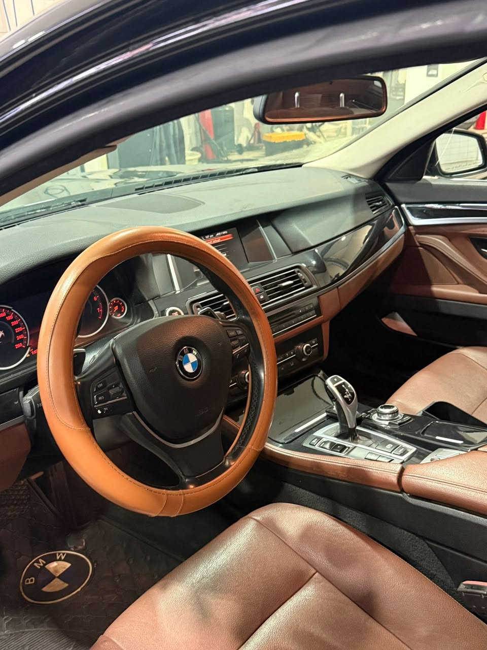 Bmw 528 2015 للبيع
خليجي وكالة العروش
4 سلندر ، محرك 2000 twin turbo ￼سوداء اللون
رقم سليمانية
كشنات جلد
ابواب شفط
كشنات كهرباء ذاكرة
فتحة
أطارات رن فلات
خمس بردات تحكم 
كير مكينة تبريد كهربائيات كلها وكالة العروش من اربيل
اربع انظمة قيادة
Eco / comfort / sport / sport+ كل نظام تتغير الشاشة مال الدشبول
قطعتين تبديل
السيارة جاهزة ونظيفه في وكالة العروش في اربيل الوكيل الحصري لشركة Bmw في العراق
للتواصل
***********
***********
السعر 18000$ وبيها مجال
